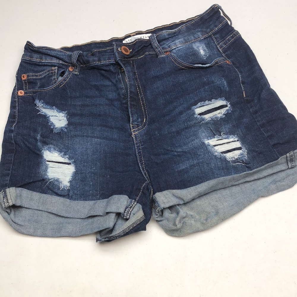 DISTRESS STREETWEAR SOCIETY HIGH-RISE JEAN SHORTS 9/29 😎